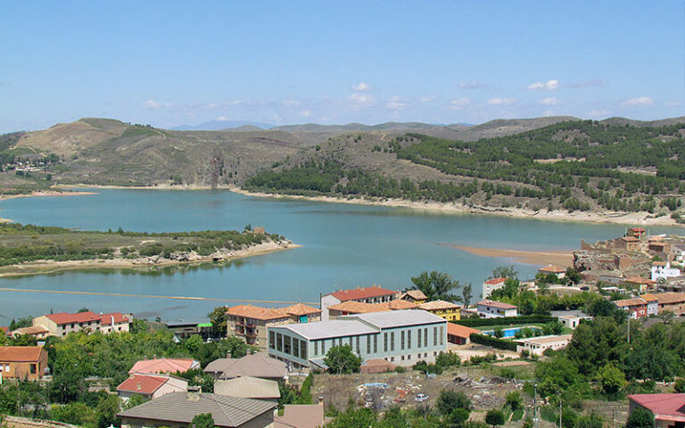 Presa del embalse de la Tranquera - Monasterio de Piedra ...